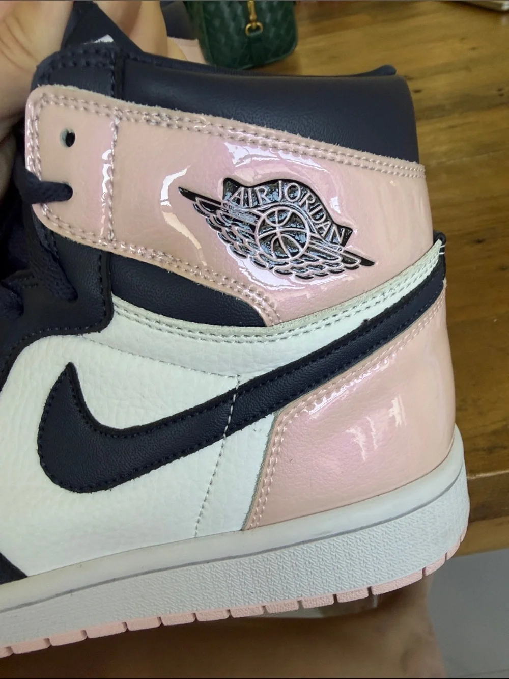 Air Jordan 1 Retro High OG SE Sneakers with Navy and light pink Patent Leather